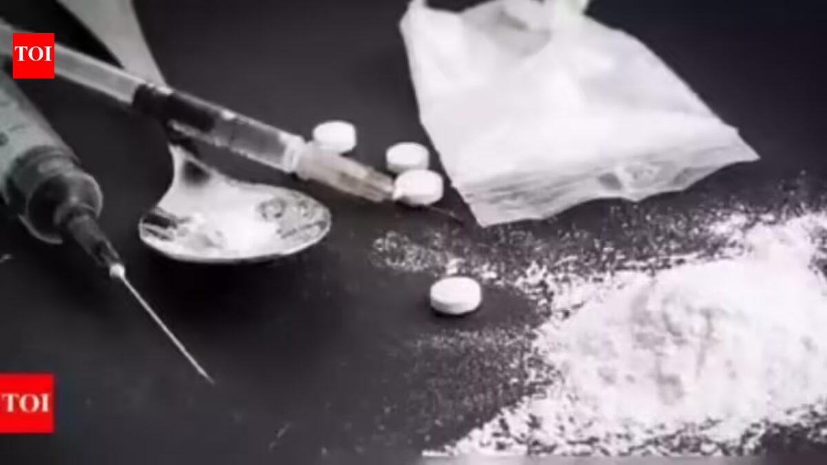 Drug peddler held with heroin price Rs 1.5cr | India Information