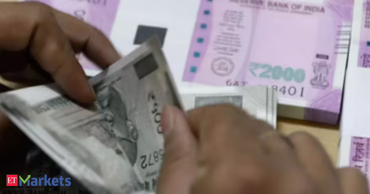 Rupee crashes previous 95/$, logs worst annual fall in 14 years