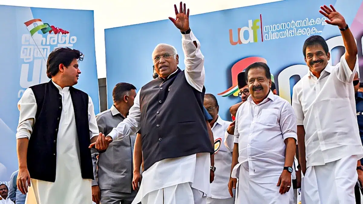 In Kerala, Kharge, Rahul allege secret deal between CPIM, BJP | India Information