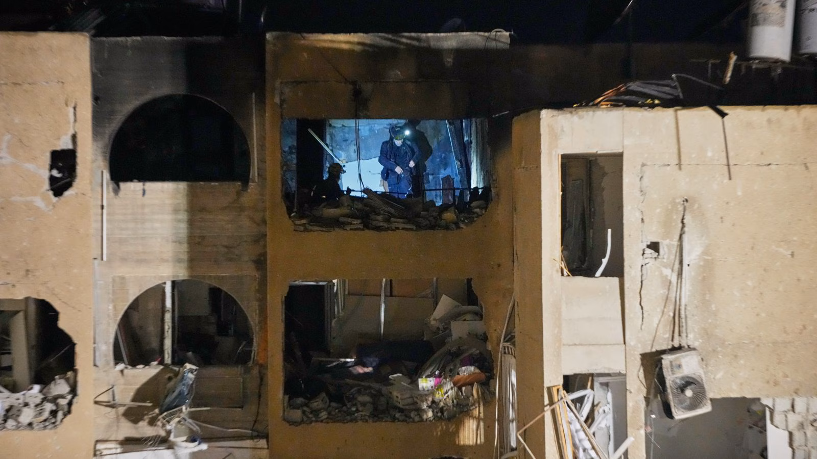 Strait of Hormuz, Trump Assault Iran Energy Vegetation Warning, Center East Disaster At present Newest Information Updates