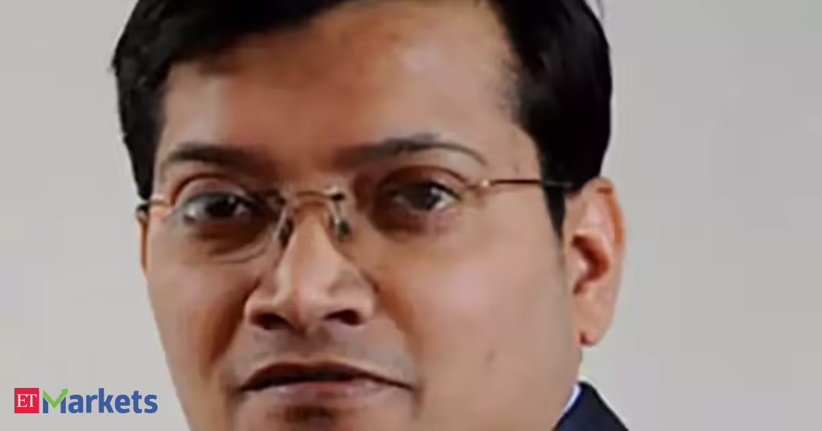 Purchase selectively, deal with resilient sectors regardless of volatility: Manish Sonthalia