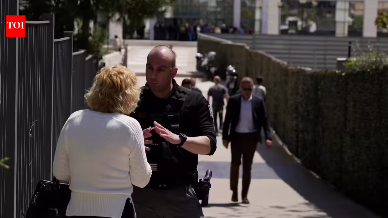 Greece: 89-year-old held after shootings at Athens social safety workplace, courthouse go away 4 injured