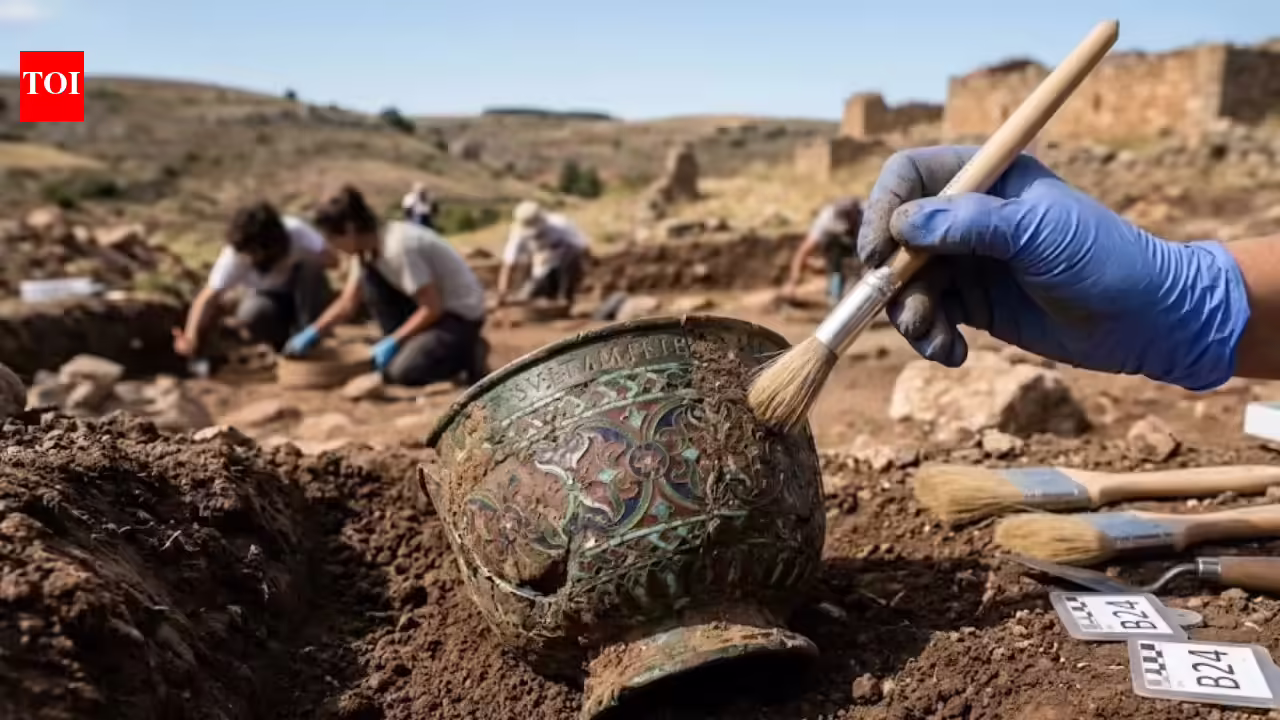 2,000-year-old Roman cup present in Spain might hyperlink on to Hadrian’s Wall