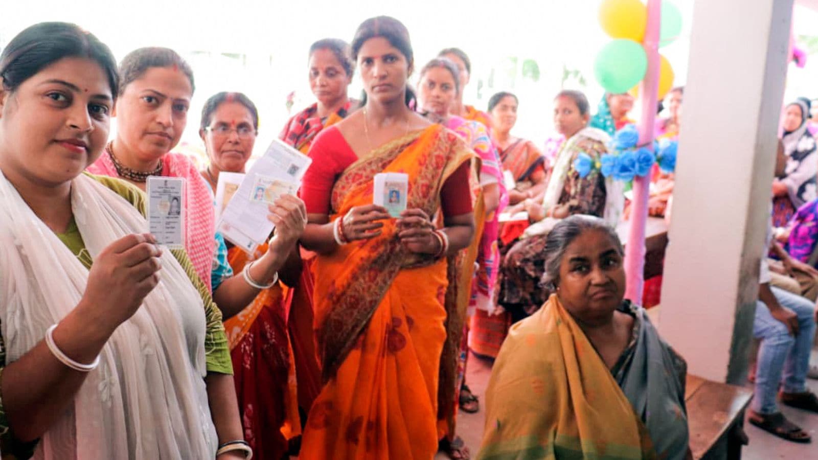 Bengal tight, BJP leads Assam, UDF forward in Kerala, DMK favoured
