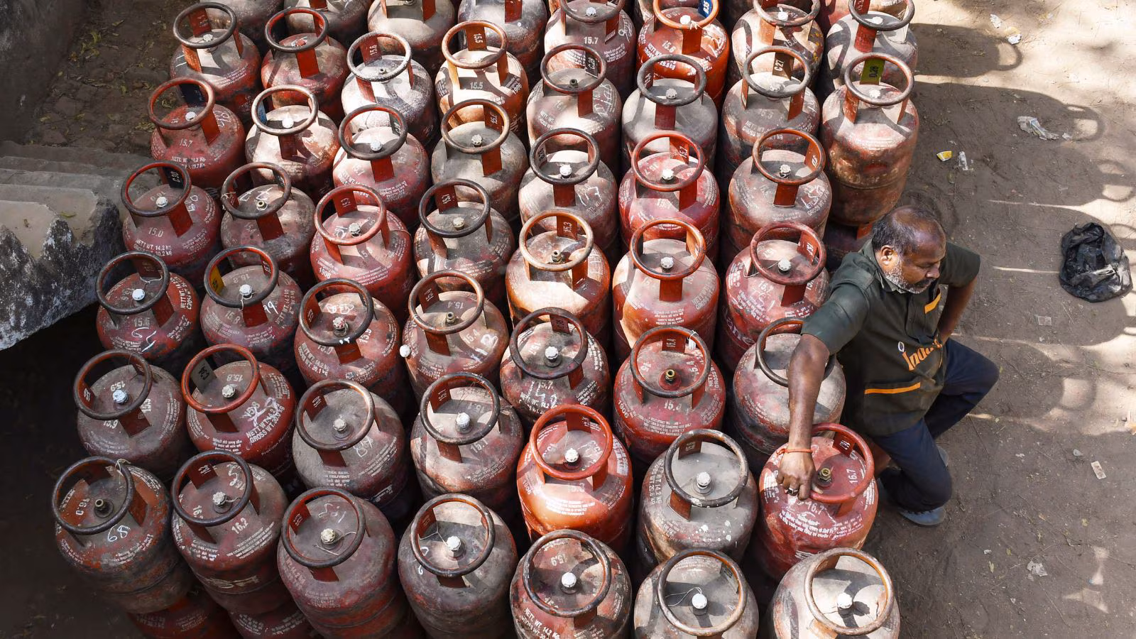 Panic in Dehradun as residents block Shimla Bypass over worsening LPG scarcity