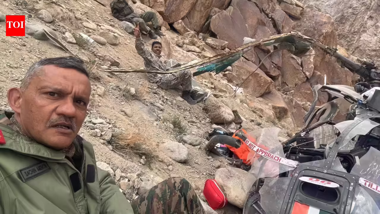 Main Basic amongst 3 Military officers survive Cheetah copter crash in Leh; selfie of Might 20 accident goes viral | India Information