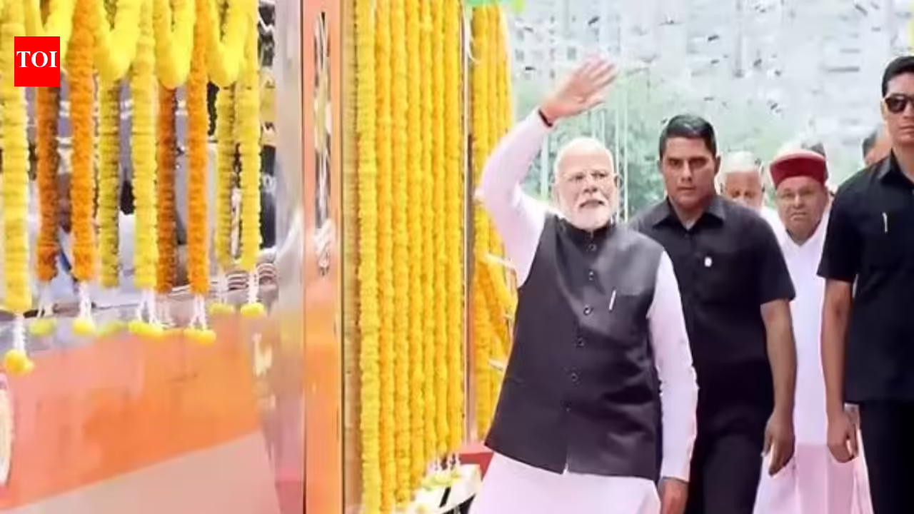 Sub-inspector amongst 6 cops suspended over explosives on PM Modi convoy route in Bengaluru | India Information