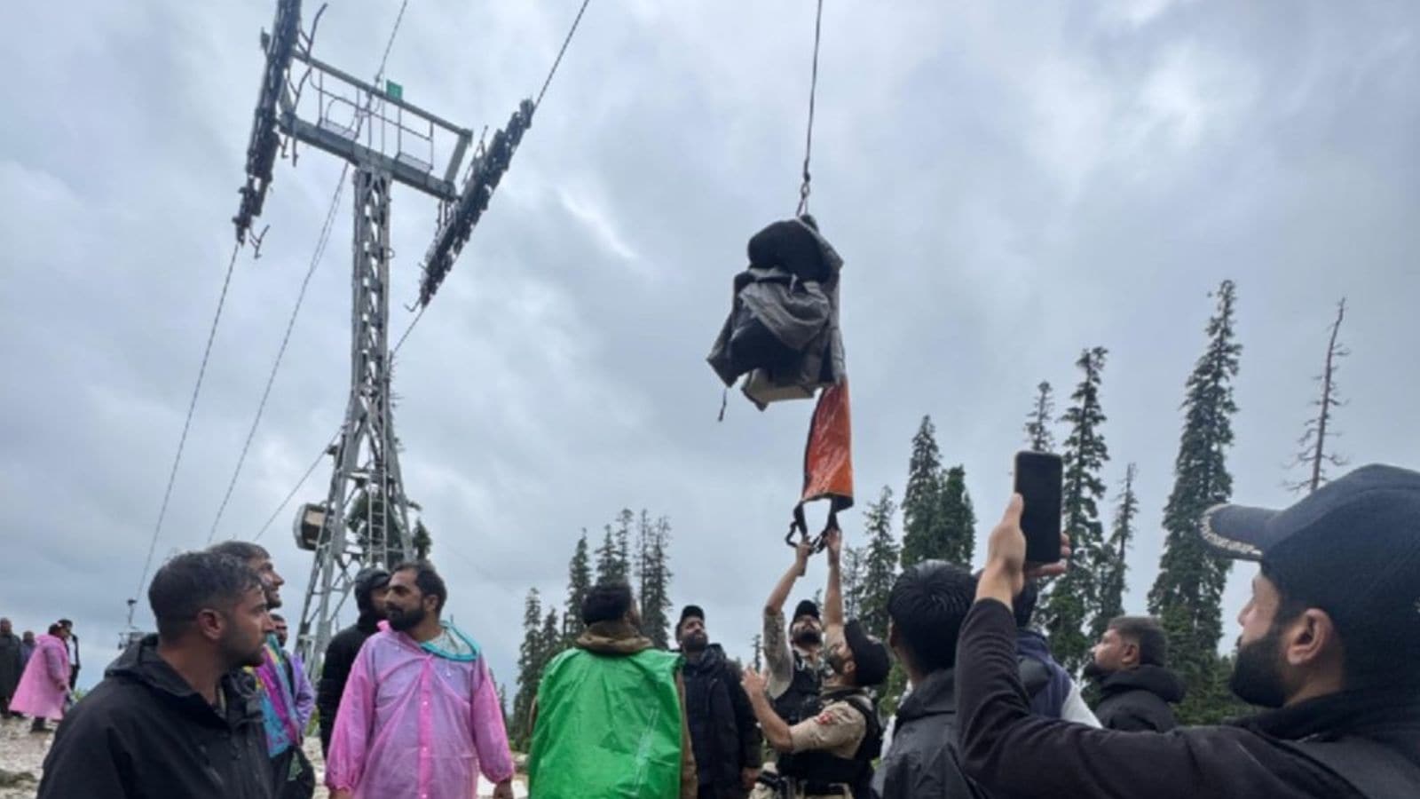 A whole lot left stranded after cable automotive glitch in Gulmarg, military leads rescue ops | India Information