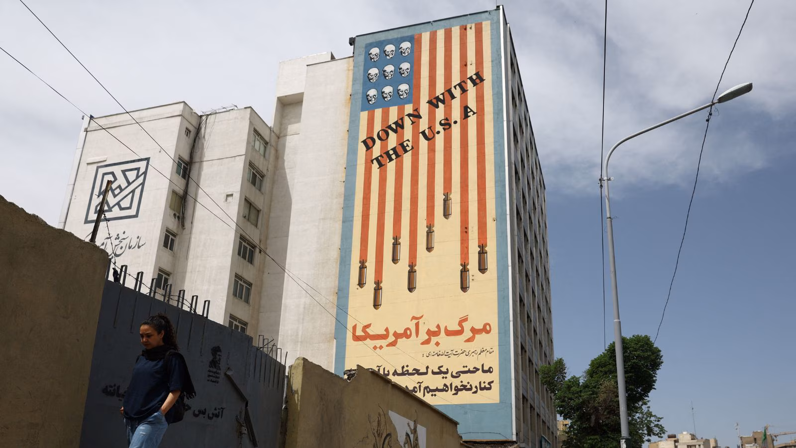 Is the Ceasefire Collapsing? Bahrain Arrests, a British Warship, and the Thriller of Iran’s Supreme Chief