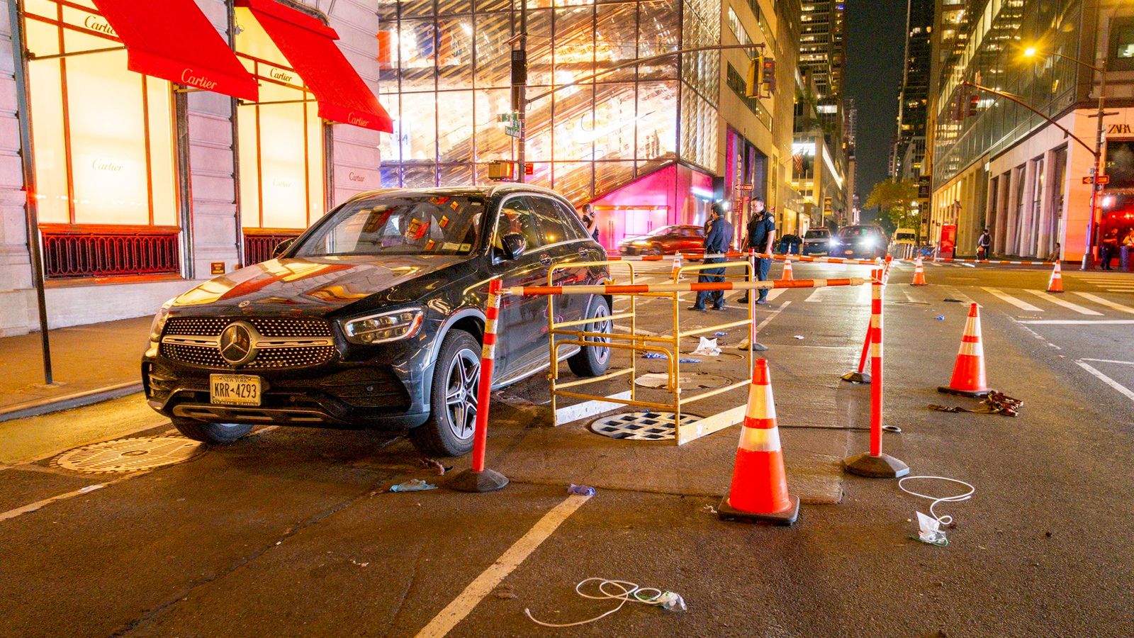 She stepped out of a Mercedes in Manhattan, fell right into a manhole and died | World Information