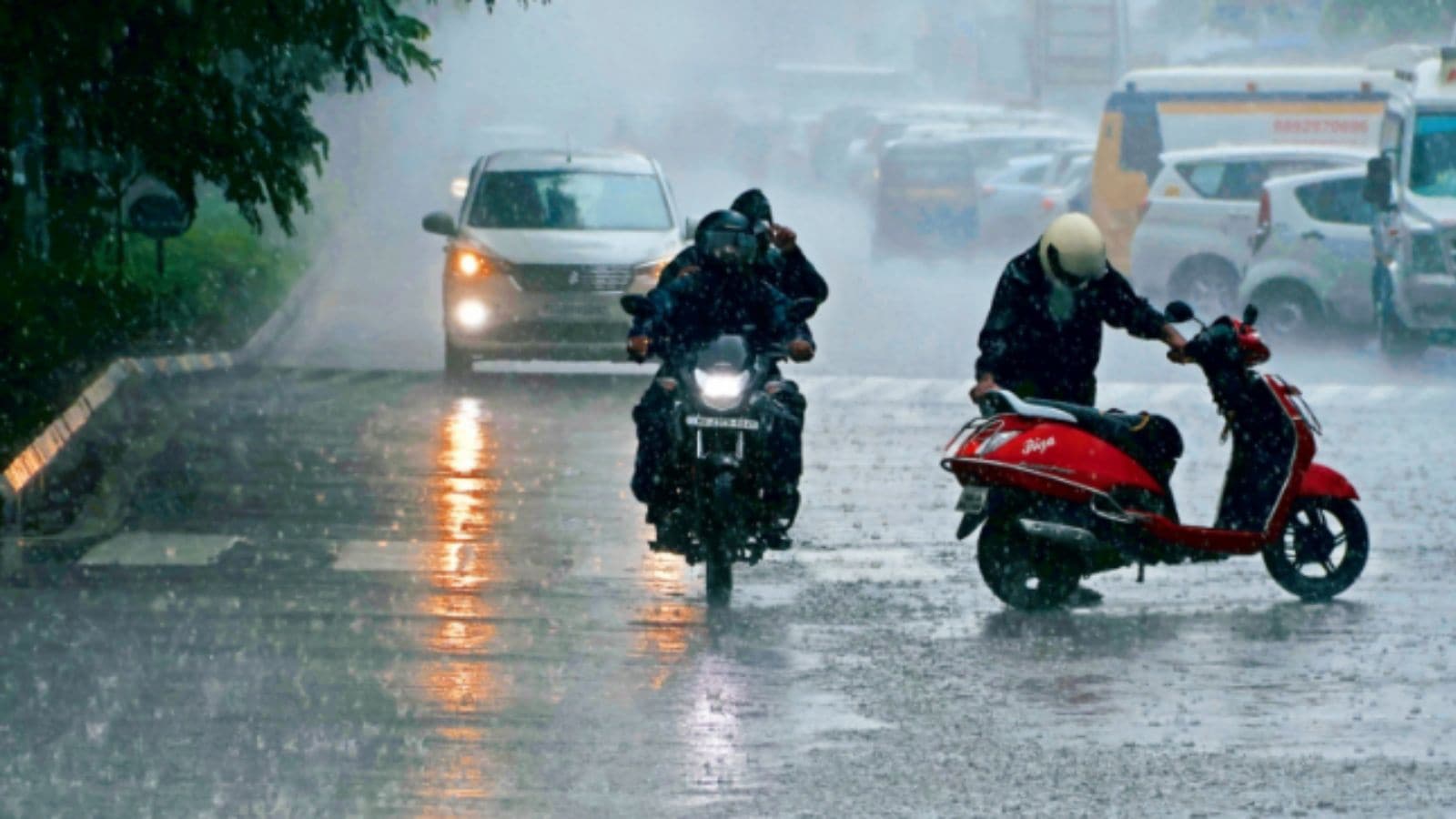 Pre-monsoon showers cool Delhi, southwest monsoon advances in Kerala | India Information