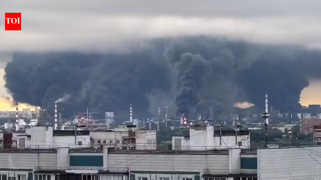 Ukrainian strikes on Russian refineries trigger gas shortages, lengthy queues