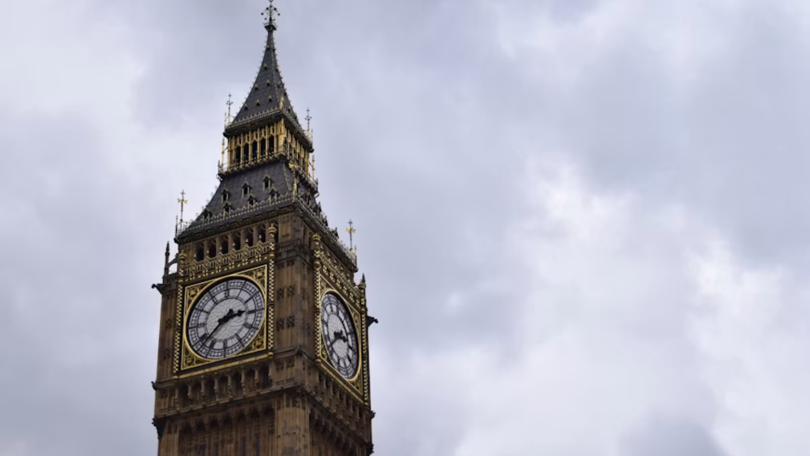 Indian-origin couple, 9-year-old son die after falling from Thirty sixth-floor London residence | World Information