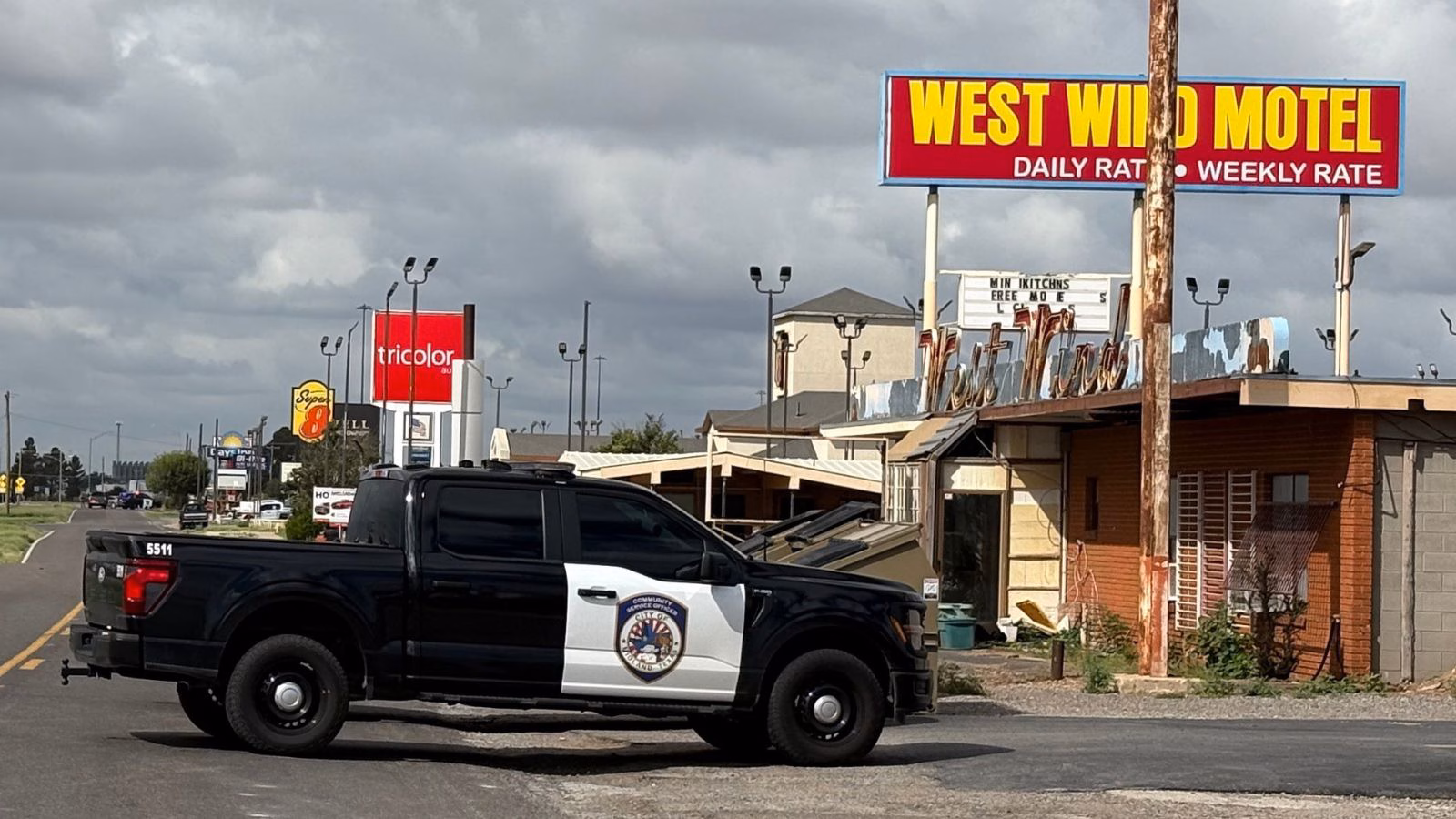 1 Useless, 10 Injured as Suspect Dies After Standoff