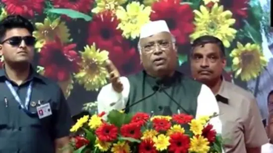 ‘Ineffective fellows’: Kharge loses cool at Congress employees over pro-Shivakumar slogans in Bengaluru