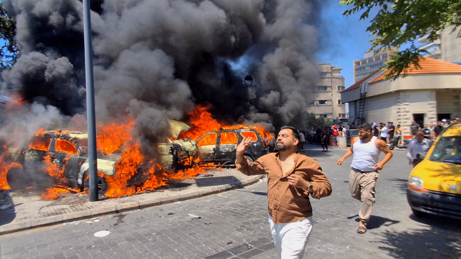 Israel assaults Beirut forward of potential US-Iran peace deal signing | World Information