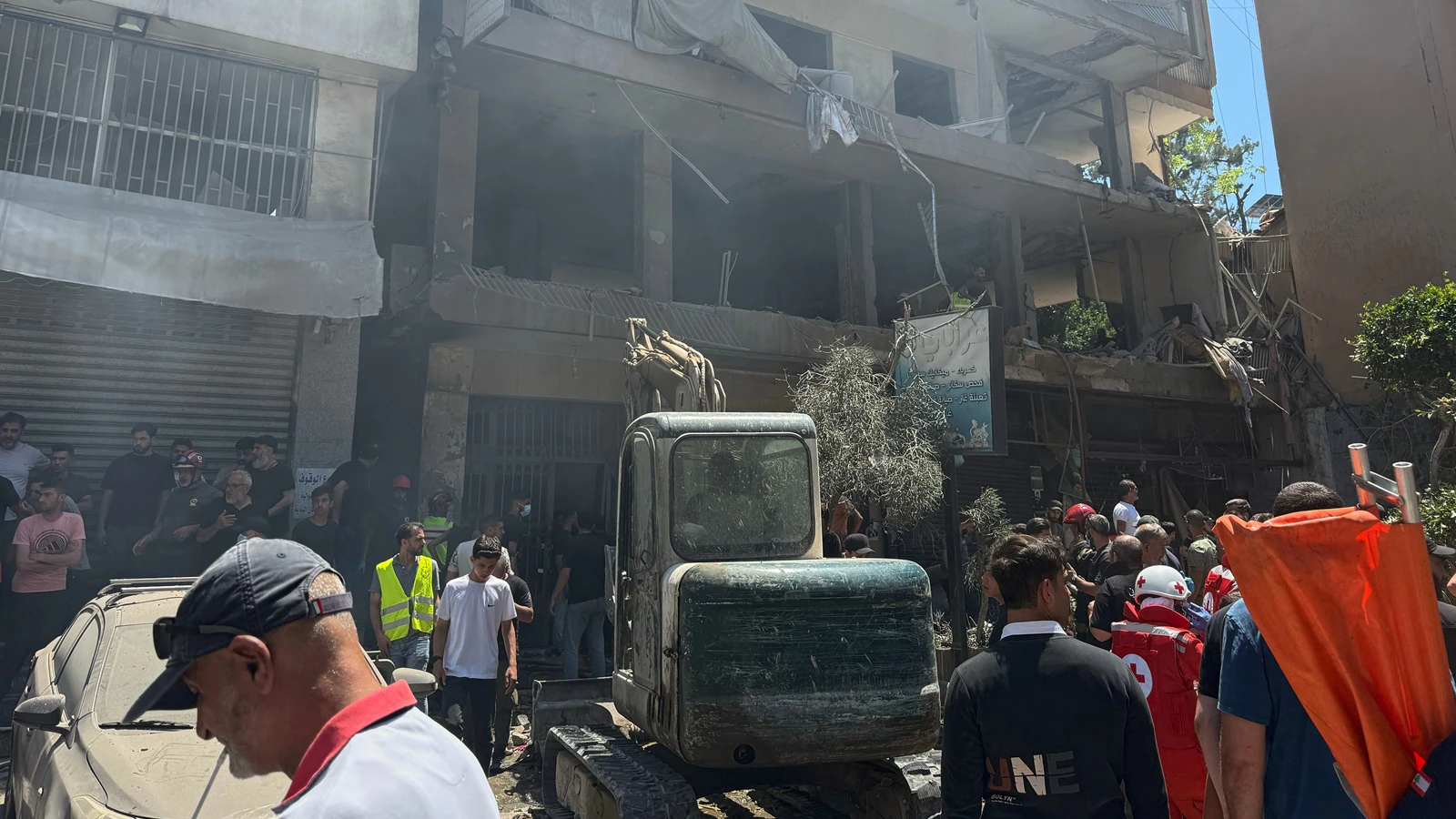 Video | Rubble, smoke and gaping gap: Israel kilos Beirut’s 5-storey constructing as US-Iran peace deal nears | World Information