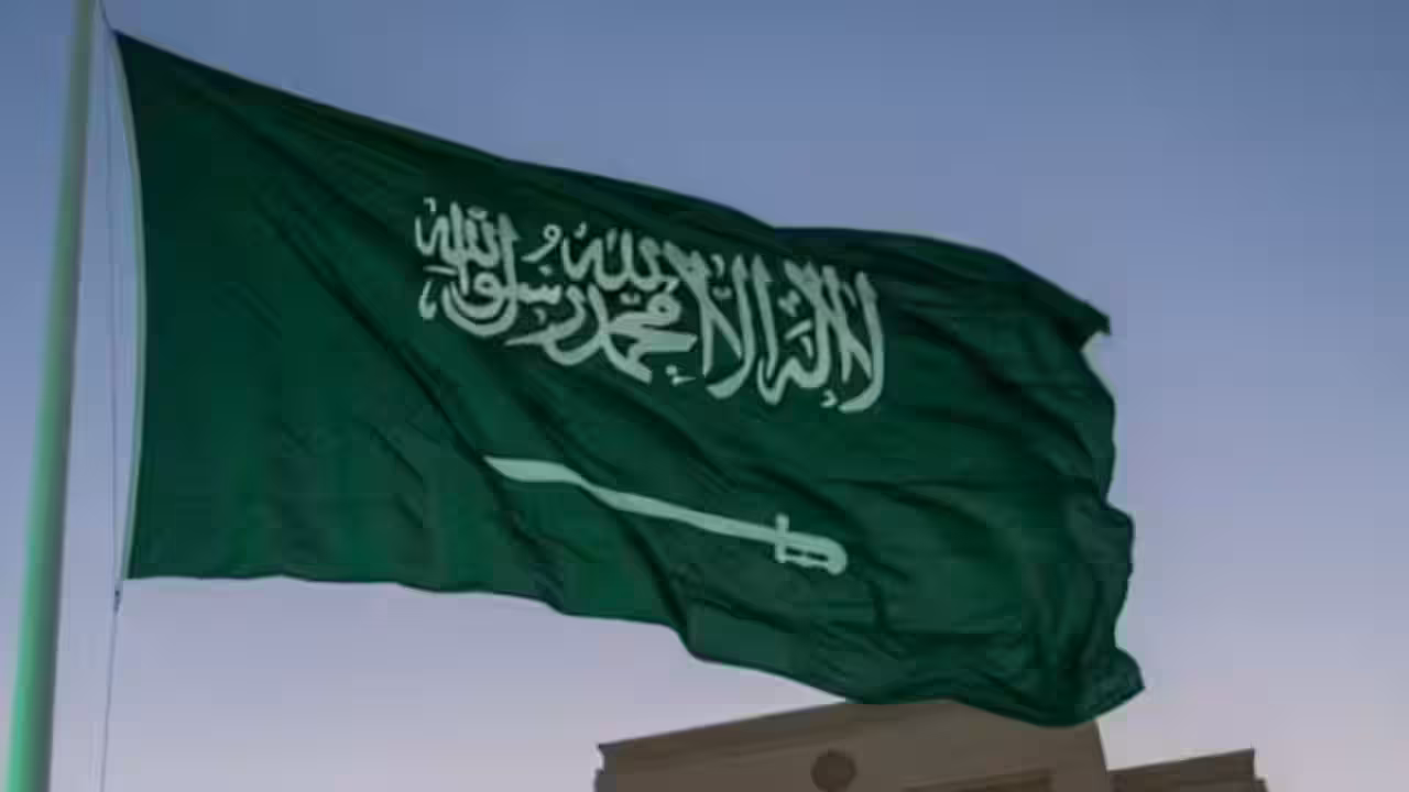 Saudi Arabia warns expats of SR50,000 high quality, jail and deportation for overstaying entry visas | World Information
